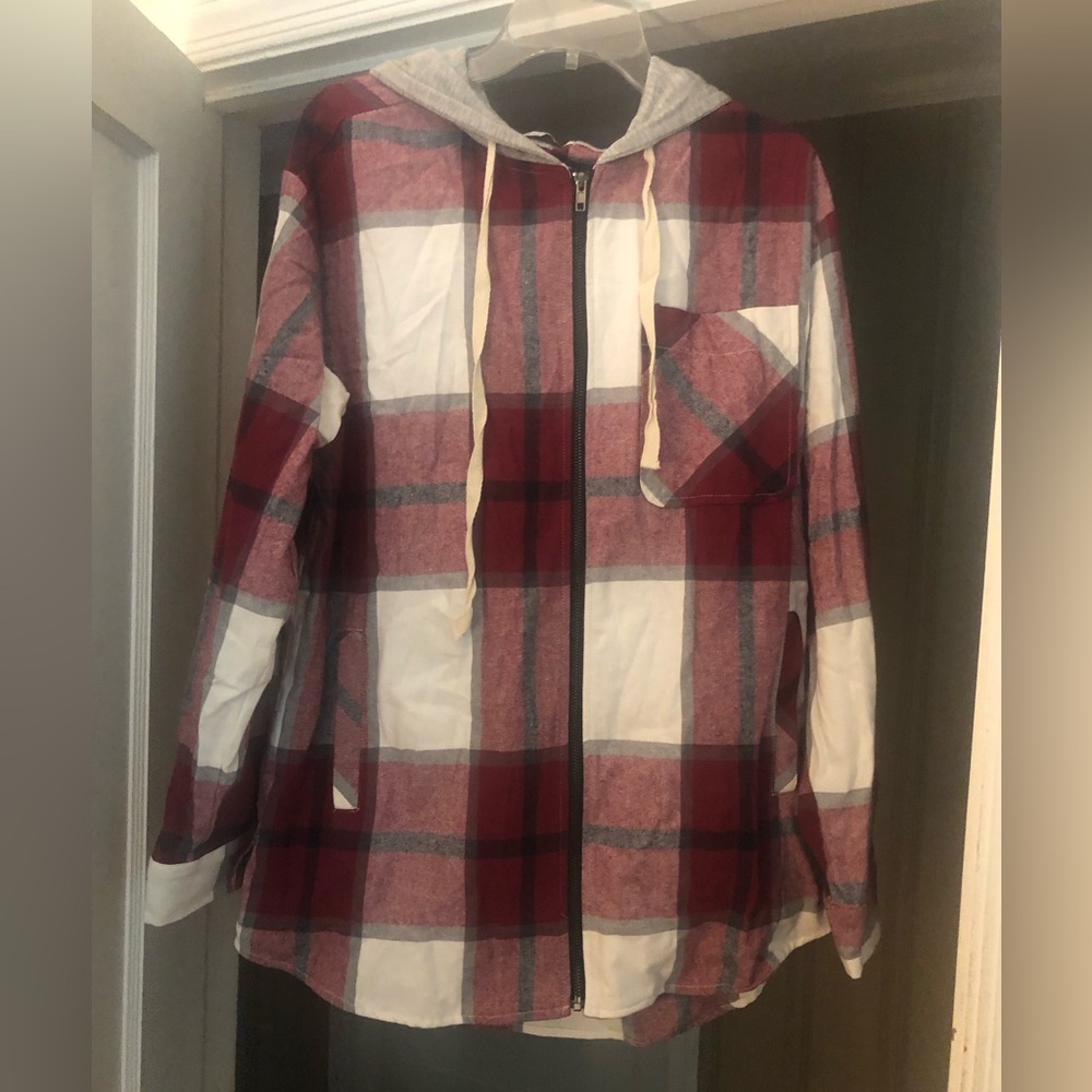NWOT Staccato Burgundy Red and White Plaid Women's Full Zip Shacket